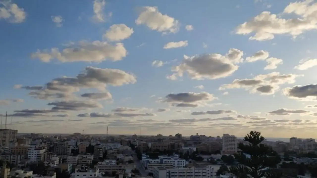 طقس فلسطين: أجواء صافية وحارة بمعظم المناطق اليوم